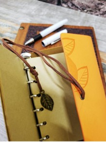 Kişiye Özel Ahşap Kutulu Sarı Deri Hatıra Defteri Ve Roller Kalem Seti