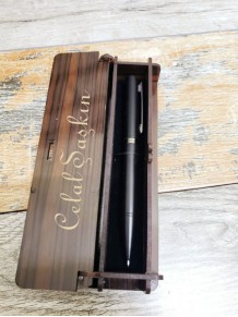 İsme Özel Mat Siyah Renk Roller Kalem Ahşap Kutulu