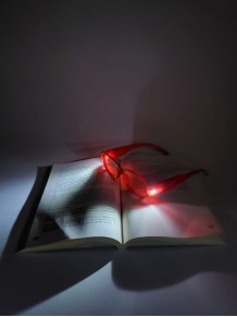 Kırmızı Renk Led Işıklı Kitap Okuma Gözlüğü Camsız