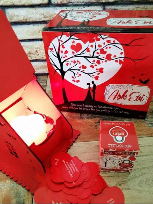 Kişiye Özel Romantik Sevgili Ahşap Aşk Evi Kişiye Özel Romantik Sevgili Ahşap Aşk Evi