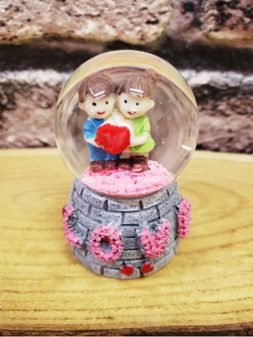 Love Yazılı Mini Sevgililer Temalı Işıklı Kar Küresi