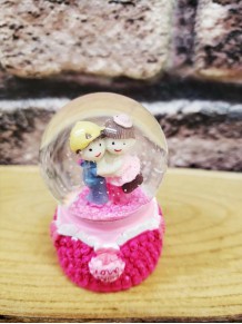 Pembe Mini Sevgililer Temalı Işıklı Kar Küresi Pembe Mini Sevgililer Temalı Işıklı Kar Küresi