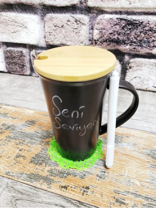 İlginç Kalemli Siyah Kupa Bardak