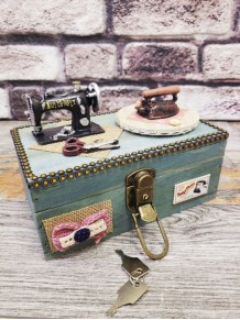 Kilitli Ahşap Dikiş Makinesi Şeklinde Müzik Kutusu