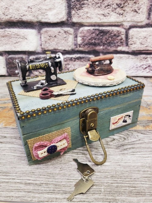 Kilitli Ahşap Dikiş Makinesi Şeklinde Müzik Kutusu