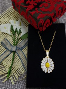 Kişiye Özel Papatya Tasarımlı Kolye