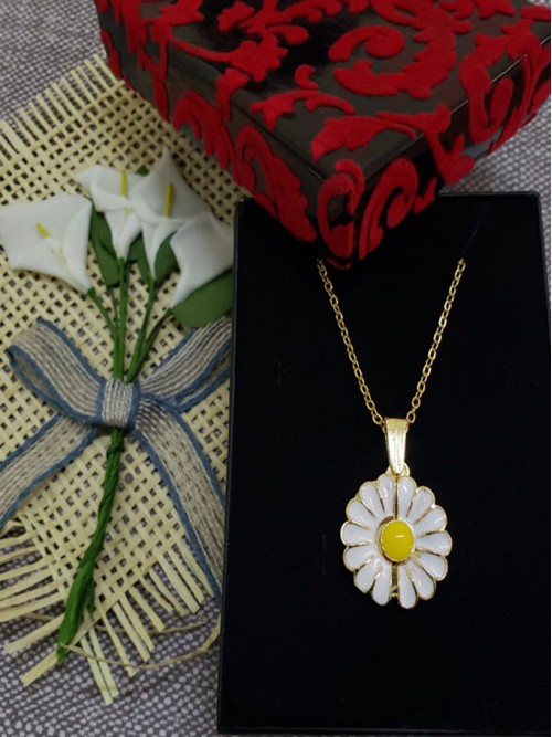 Kişiye Özel Papatya Tasarımlı Kolye